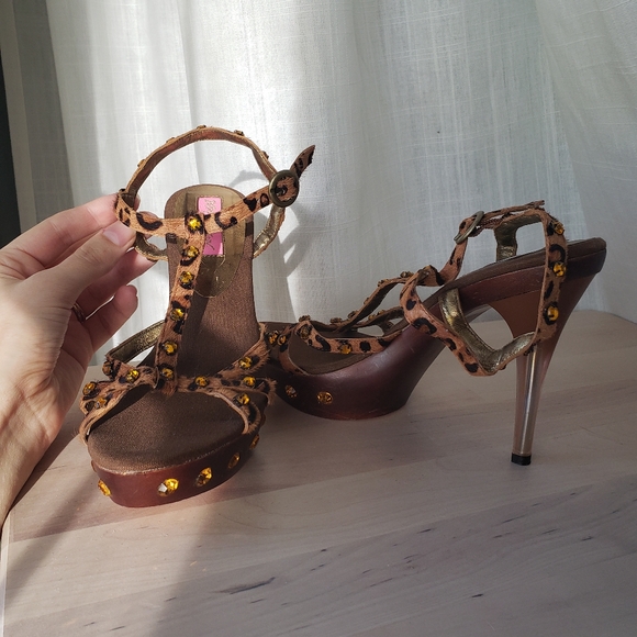 SOLD Betsey Johnson T Strap Calf Hair Leopard Pump with Rhinestones and Wood 5.5 - Picture 2 of 13